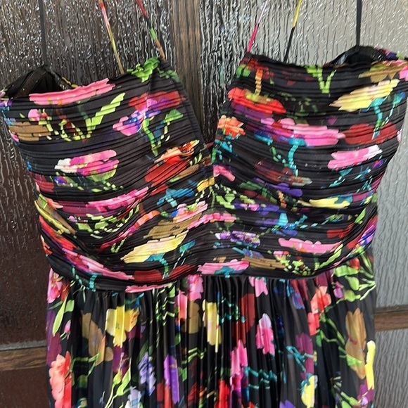 AIIFOS
Adriana Gown size 12
$795 original - Picture 10 of 14